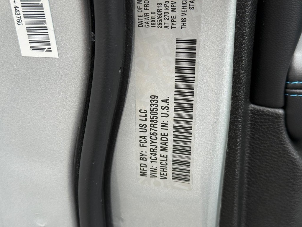 Jeep Grand Cherokee 4xe Vehicle Full-screen Gallery Image 21