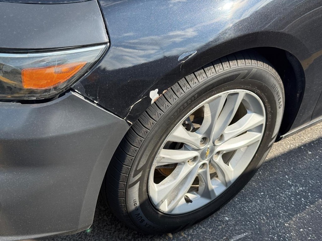 Chevrolet Malibu Vehicle Full-screen Gallery Image 04