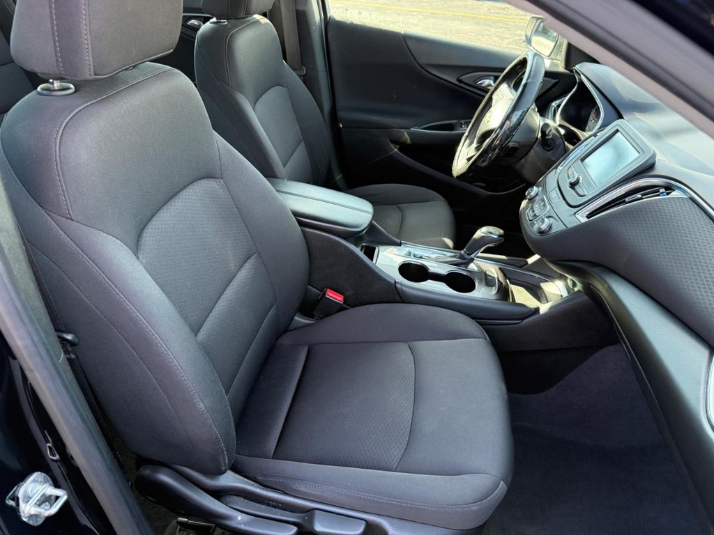 Chevrolet Malibu Vehicle Full-screen Gallery Image 06