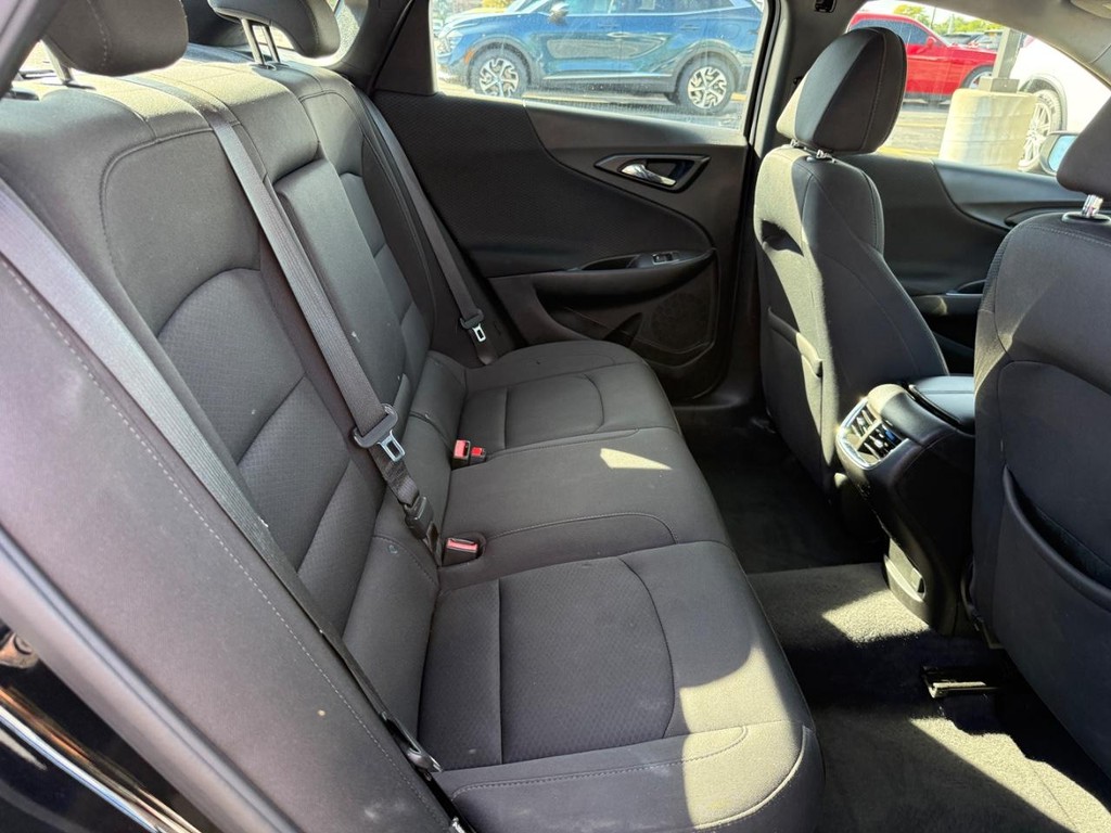 Chevrolet Malibu Vehicle Full-screen Gallery Image 07