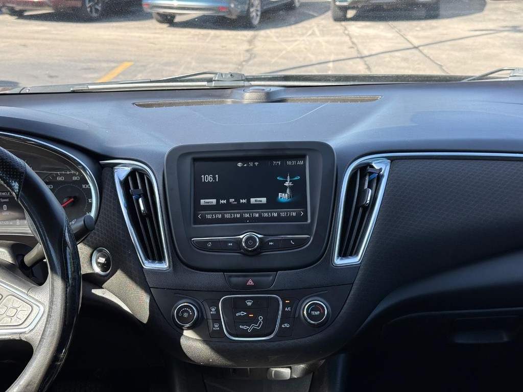 Chevrolet Malibu Vehicle Full-screen Gallery Image 09