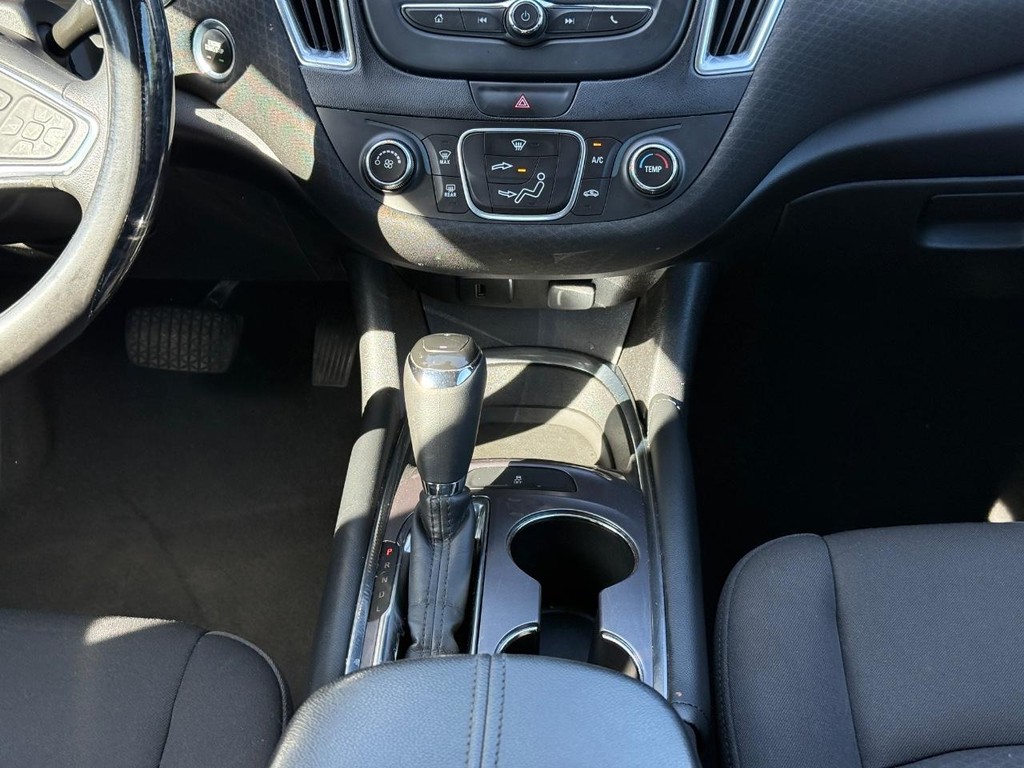 Chevrolet Malibu Vehicle Full-screen Gallery Image 10