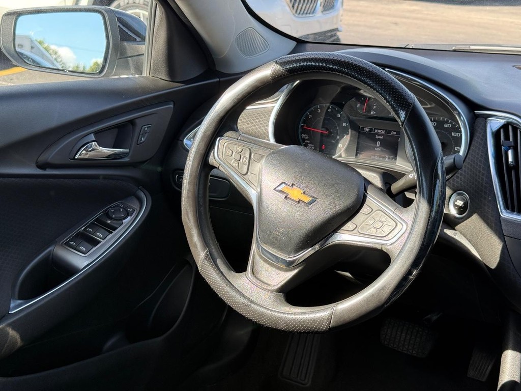 Chevrolet Malibu Vehicle Full-screen Gallery Image 11