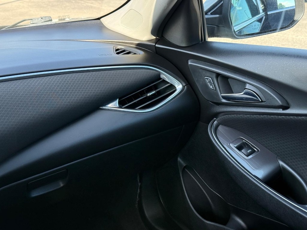 Chevrolet Malibu Vehicle Full-screen Gallery Image 12