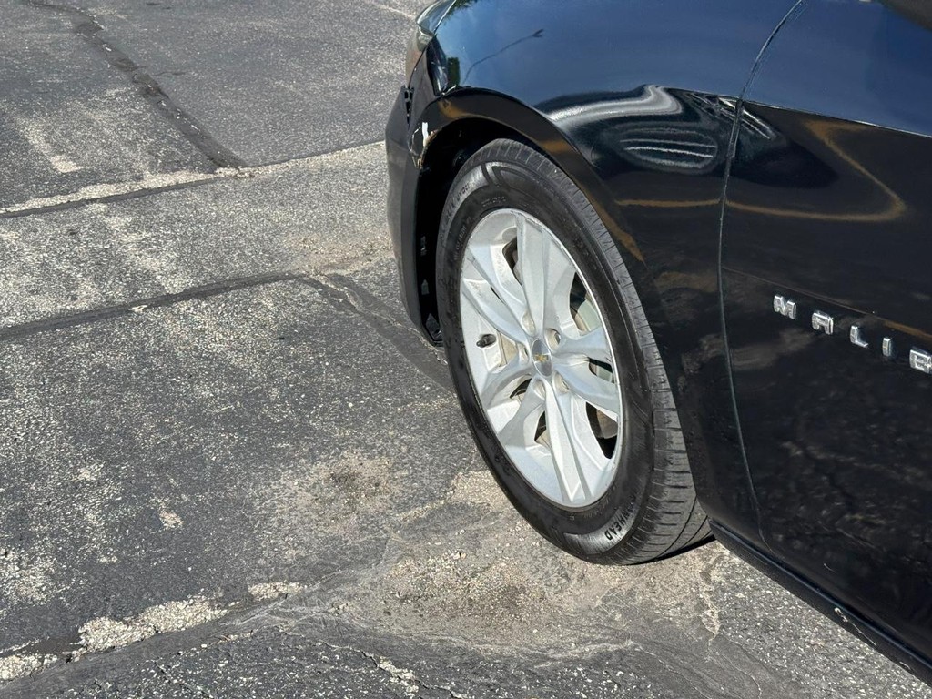 Chevrolet Malibu Vehicle Full-screen Gallery Image 13