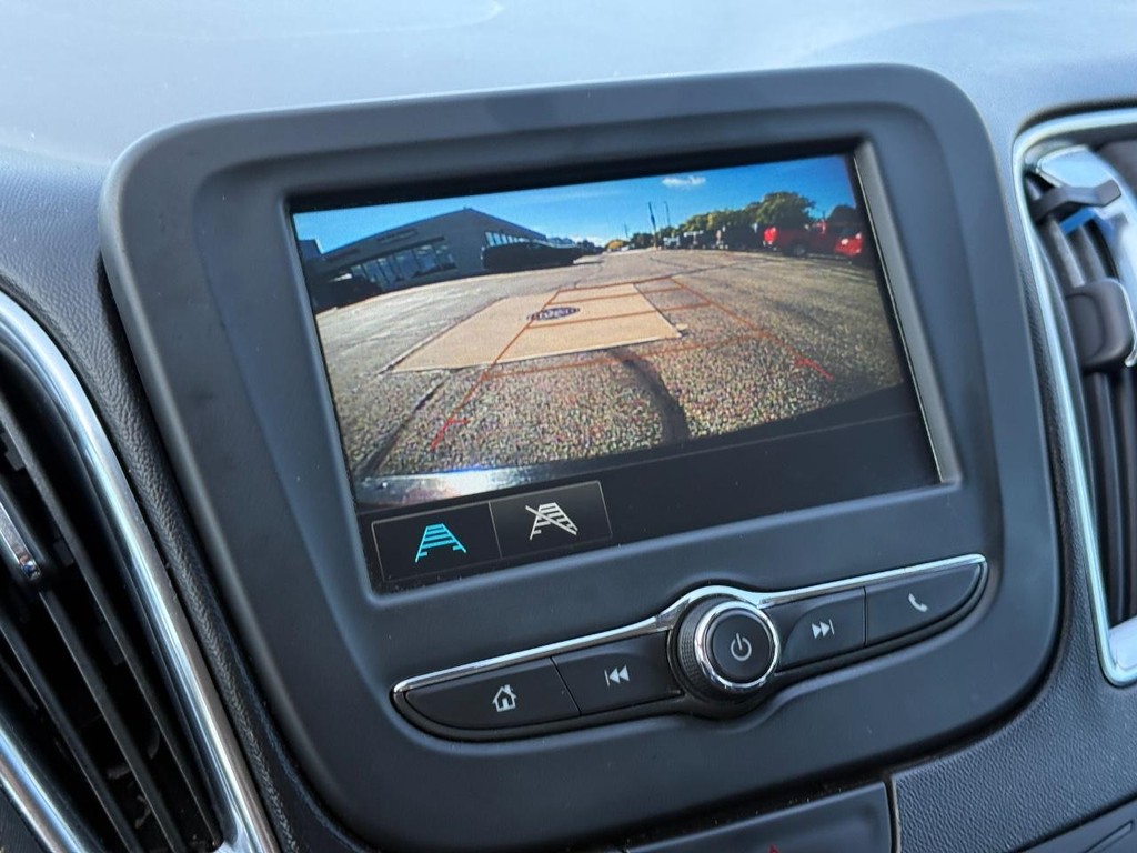 Chevrolet Malibu Vehicle Full-screen Gallery Image 17