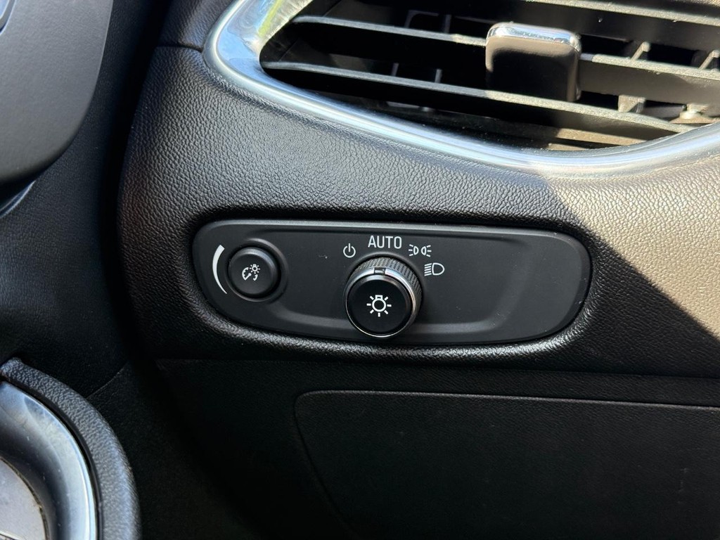 Chevrolet Malibu Vehicle Full-screen Gallery Image 20
