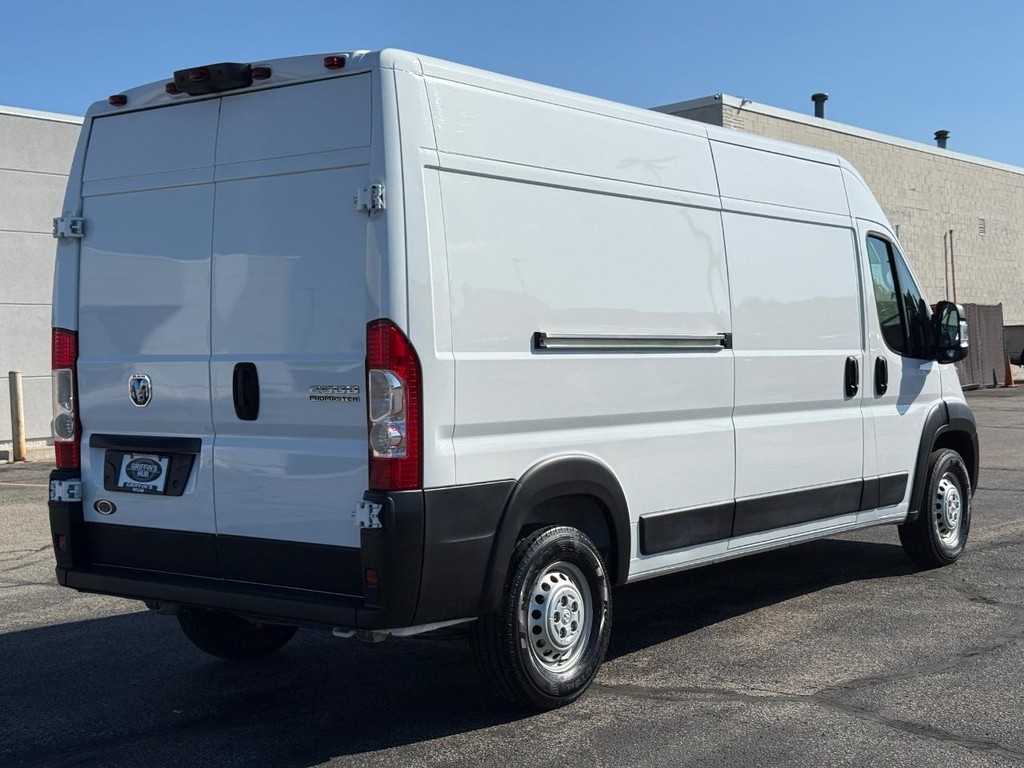 Ram ProMaster Cargo Van Vehicle Full-screen Gallery Image 04