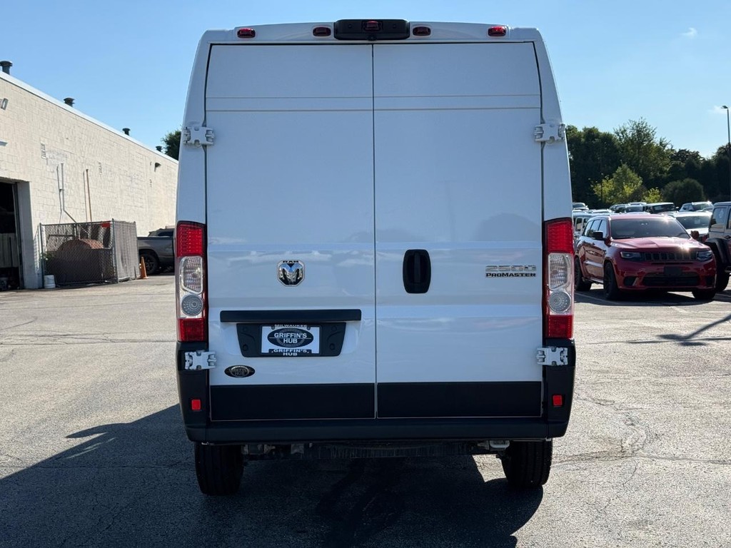 Ram ProMaster Cargo Van Vehicle Full-screen Gallery Image 05