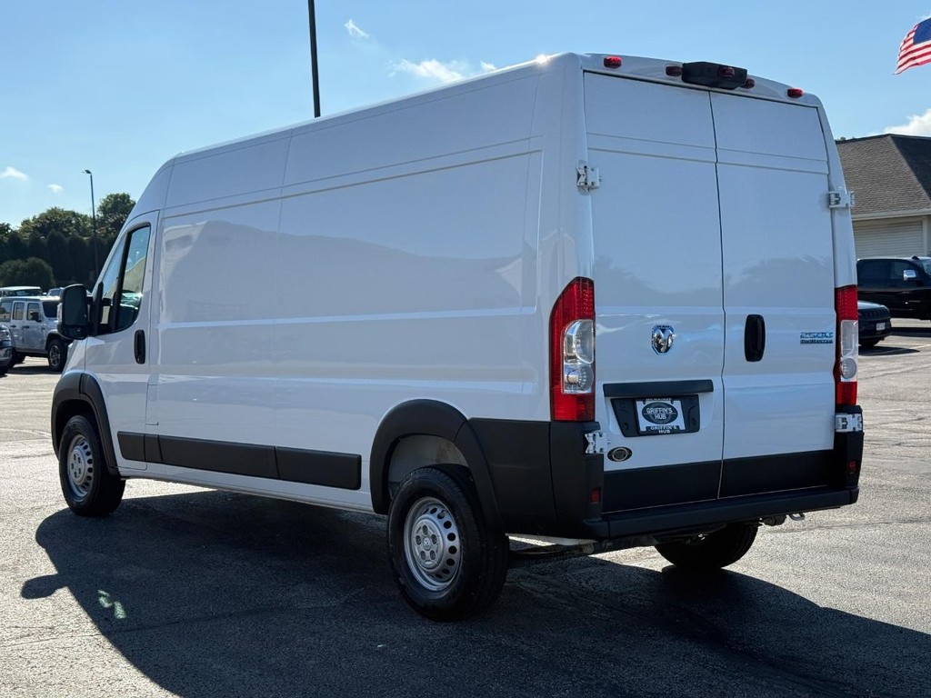 Ram ProMaster Cargo Van Vehicle Full-screen Gallery Image 06