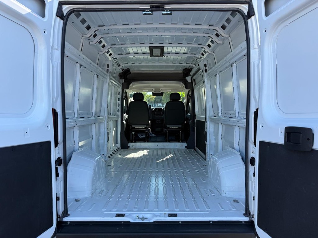 Ram ProMaster Cargo Van Vehicle Full-screen Gallery Image 07