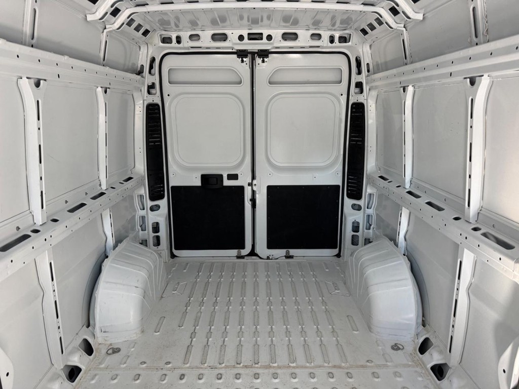 Ram ProMaster Cargo Van Vehicle Full-screen Gallery Image 12