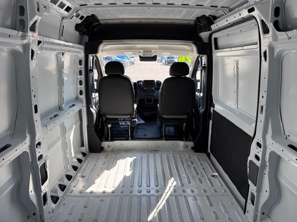 Ram ProMaster Cargo Van Vehicle Full-screen Gallery Image 13