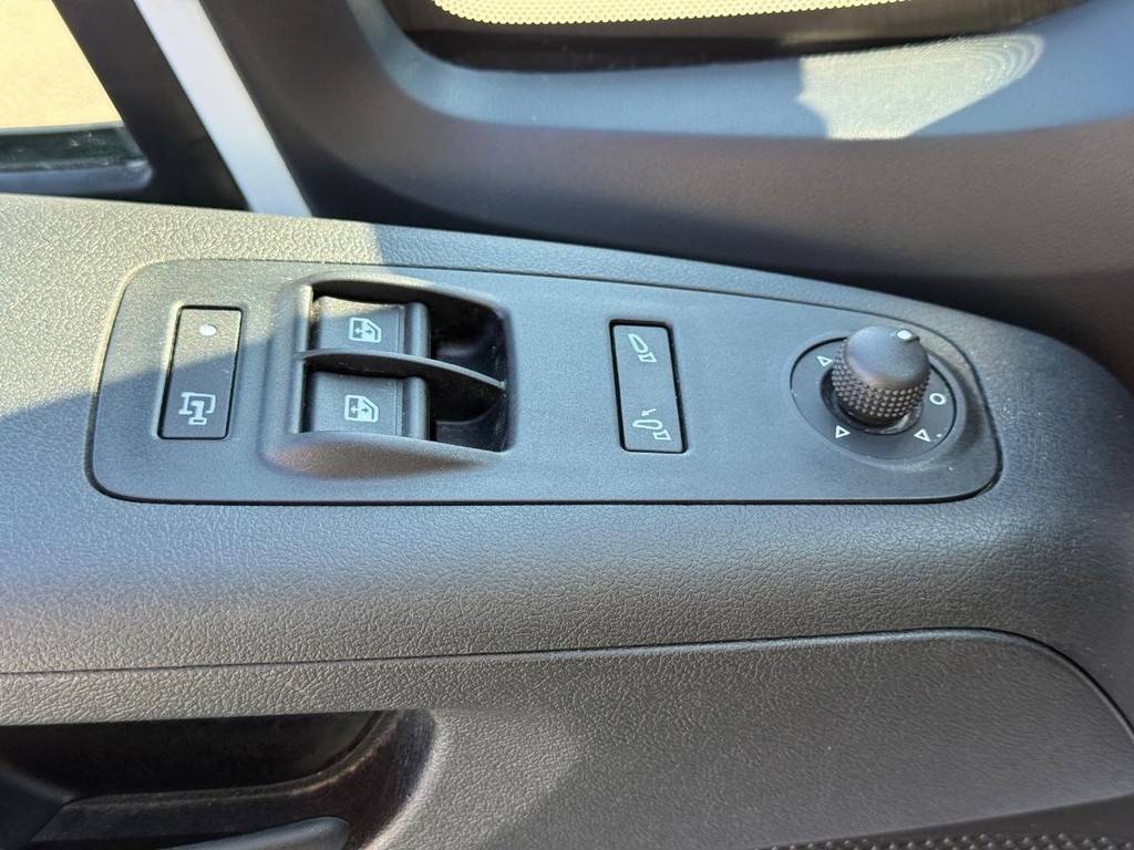 Ram ProMaster Cargo Van Vehicle Full-screen Gallery Image 26