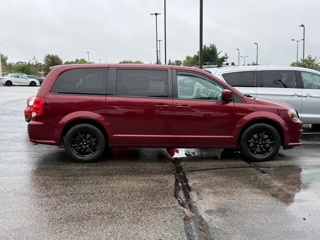 Dodge Grand Caravan Vehicle Full-screen Gallery Image 02