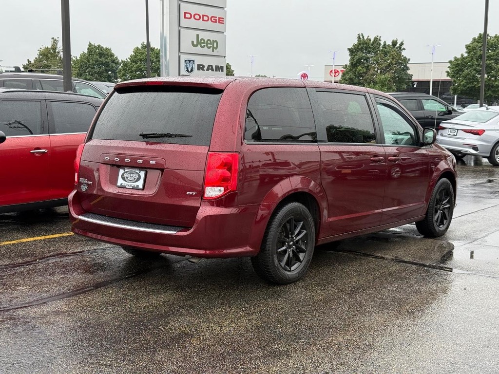 Dodge Grand Caravan Vehicle Full-screen Gallery Image 03