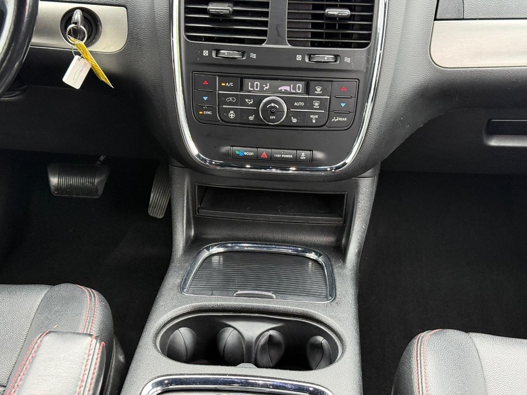 Dodge Grand Caravan Vehicle Full-screen Gallery Image 11