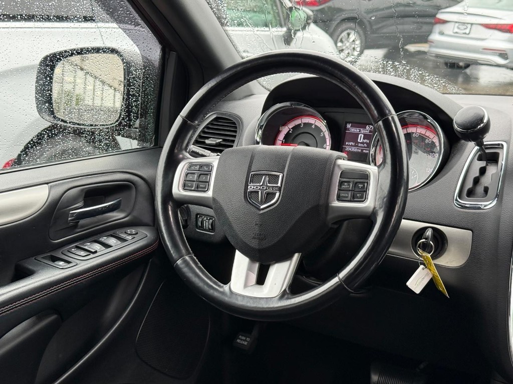 Dodge Grand Caravan Vehicle Full-screen Gallery Image 12