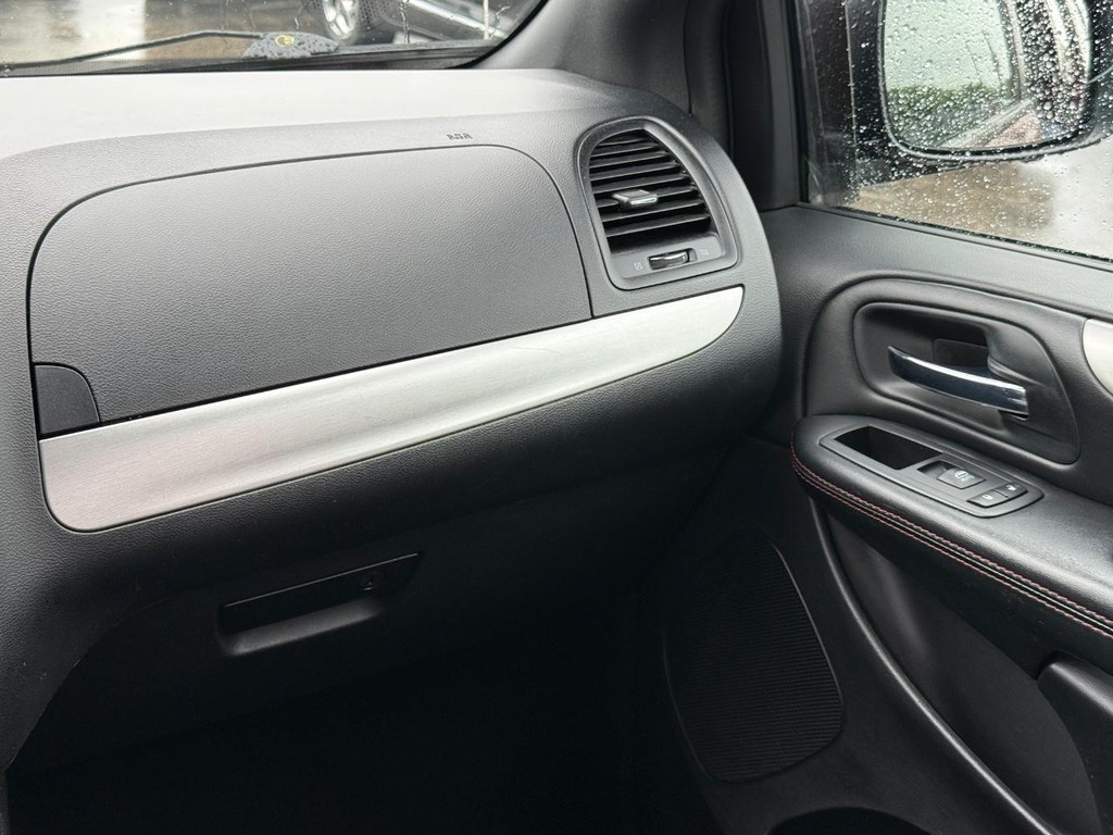 Dodge Grand Caravan Vehicle Full-screen Gallery Image 13