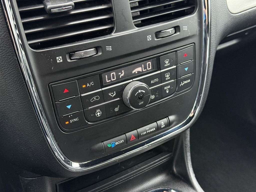 Dodge Grand Caravan Vehicle Full-screen Gallery Image 19