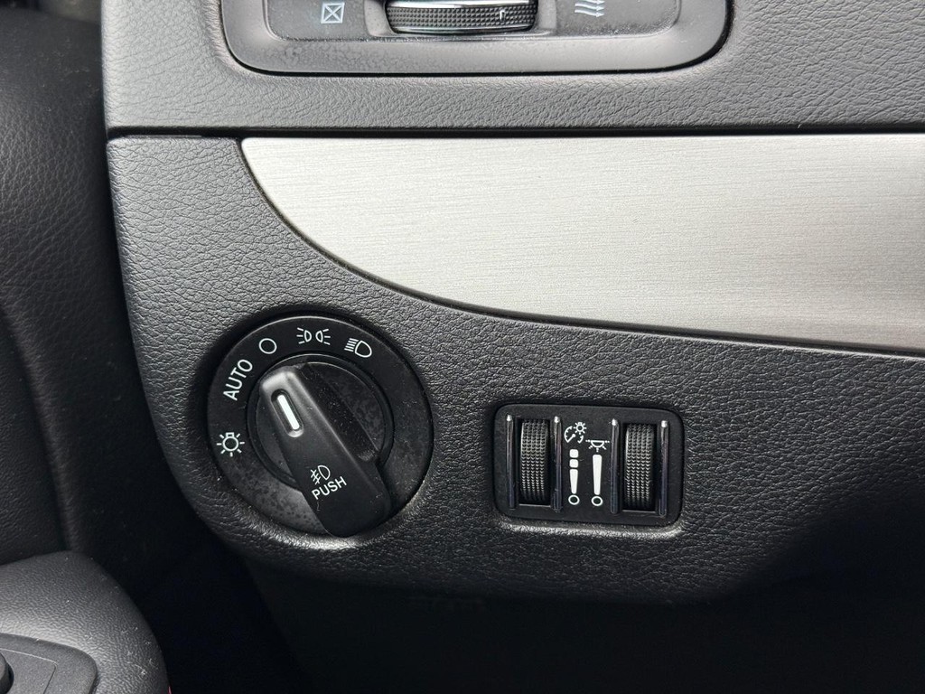 Dodge Grand Caravan Vehicle Full-screen Gallery Image 21