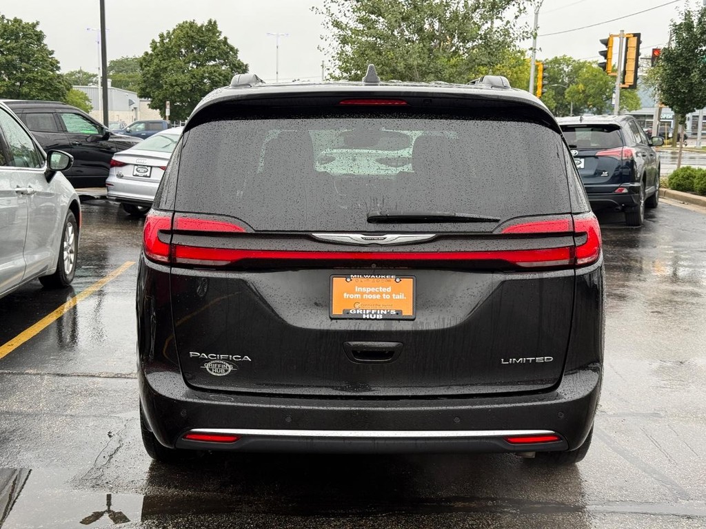 Chrysler Pacifica Vehicle Full-screen Gallery Image 04