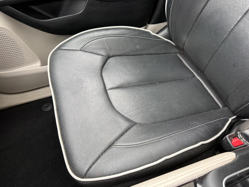 Chrysler Pacifica Vehicle Full-screen Gallery Image 20