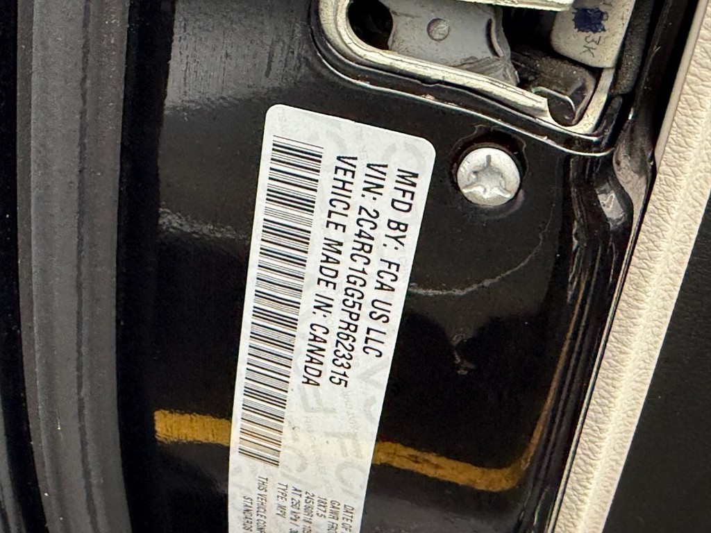 Chrysler Pacifica Vehicle Full-screen Gallery Image 22