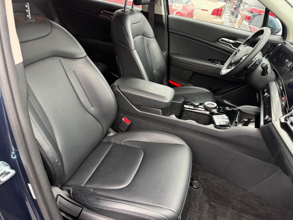 Kia Sportage Hybrid Vehicle Full-screen Gallery Image 06