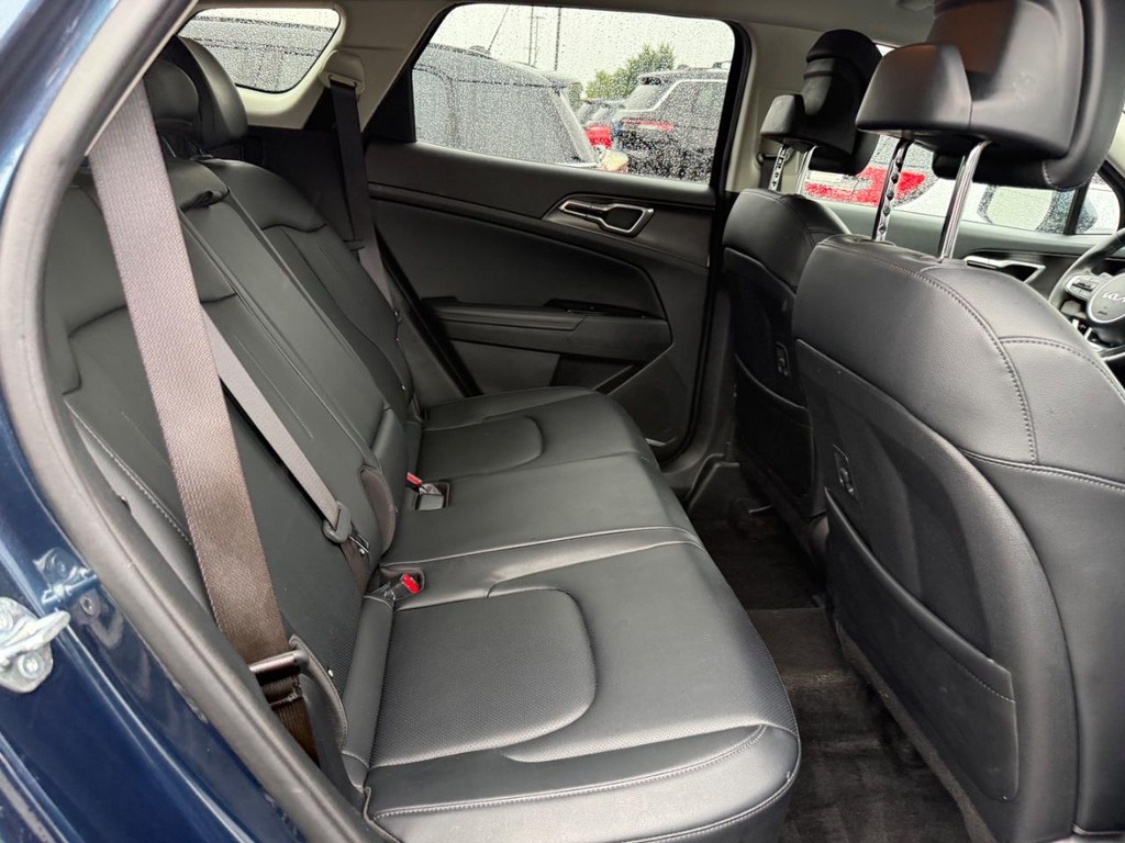Kia Sportage Hybrid Vehicle Full-screen Gallery Image 07