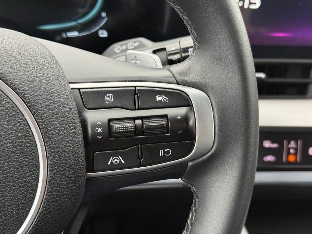 Kia Sportage Hybrid Vehicle Full-screen Gallery Image 15