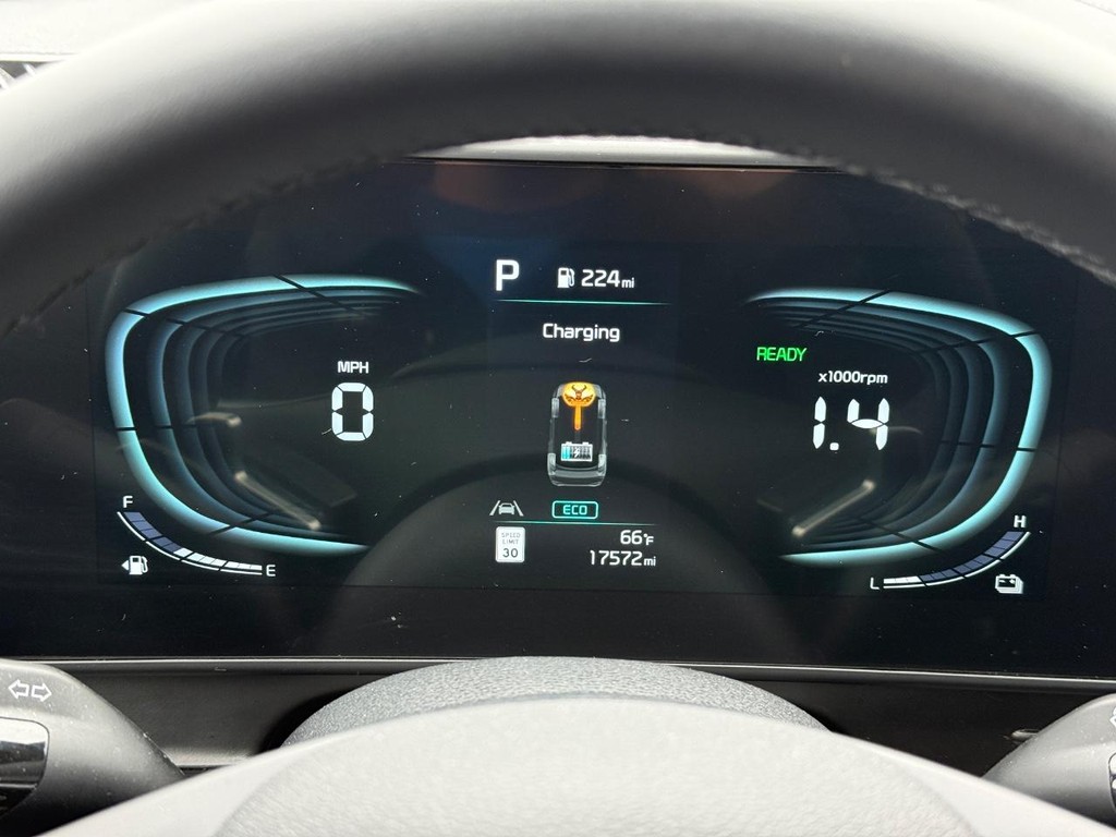 Kia Sportage Hybrid Vehicle Full-screen Gallery Image 16