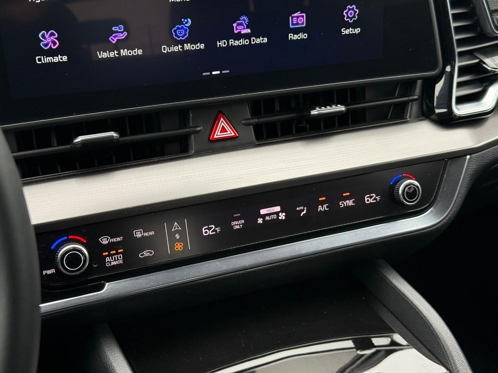 Kia Sportage Hybrid Vehicle Full-screen Gallery Image 18