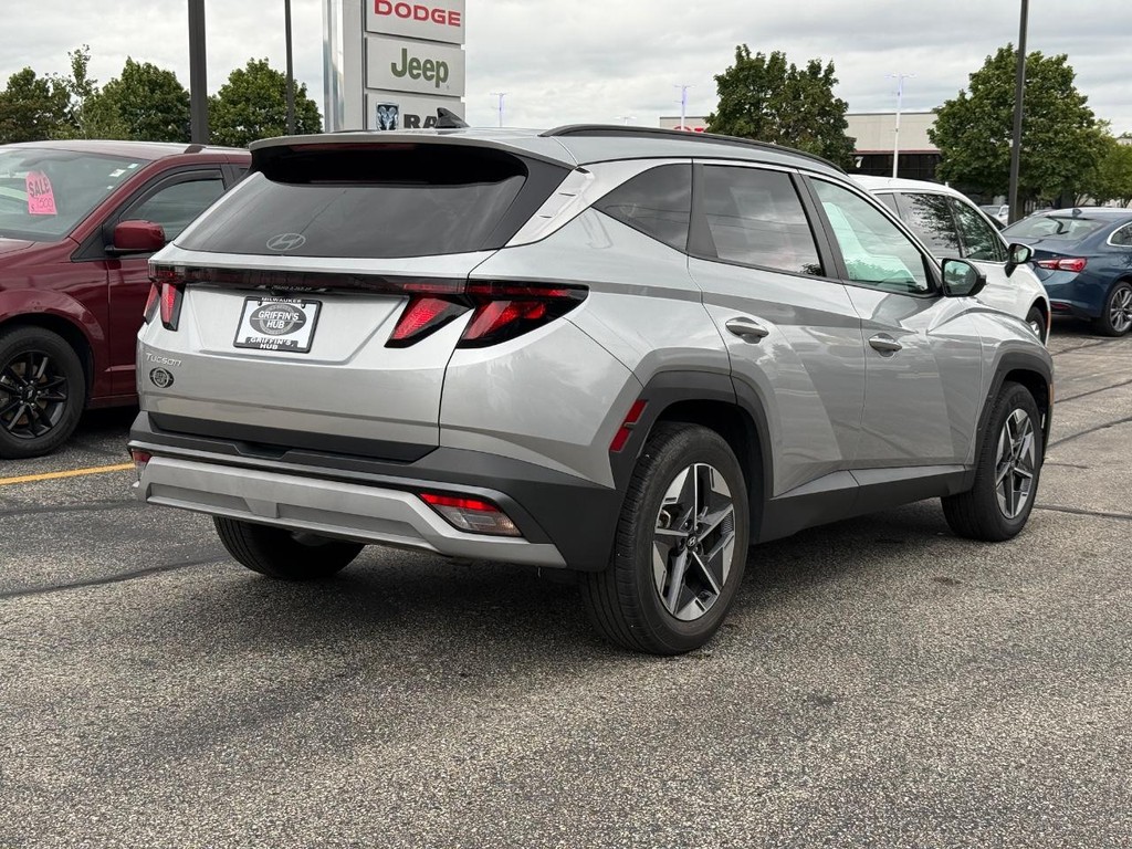 Hyundai Tucson Vehicle Full-screen Gallery Image 03