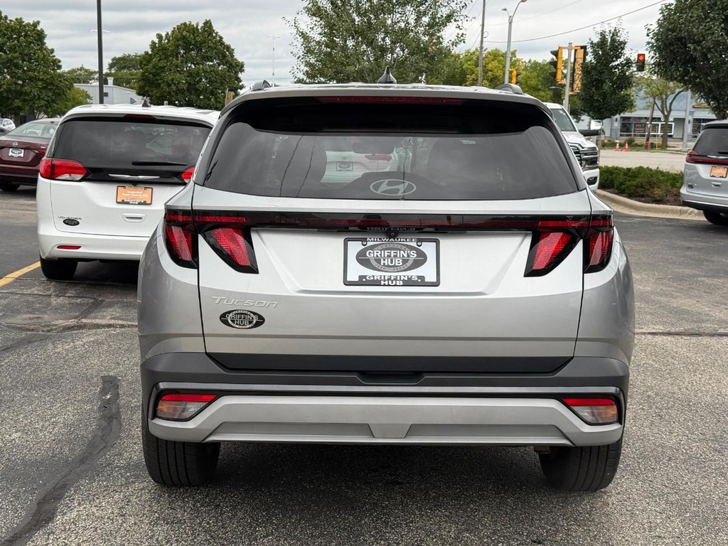 Hyundai Tucson Vehicle Full-screen Gallery Image 04