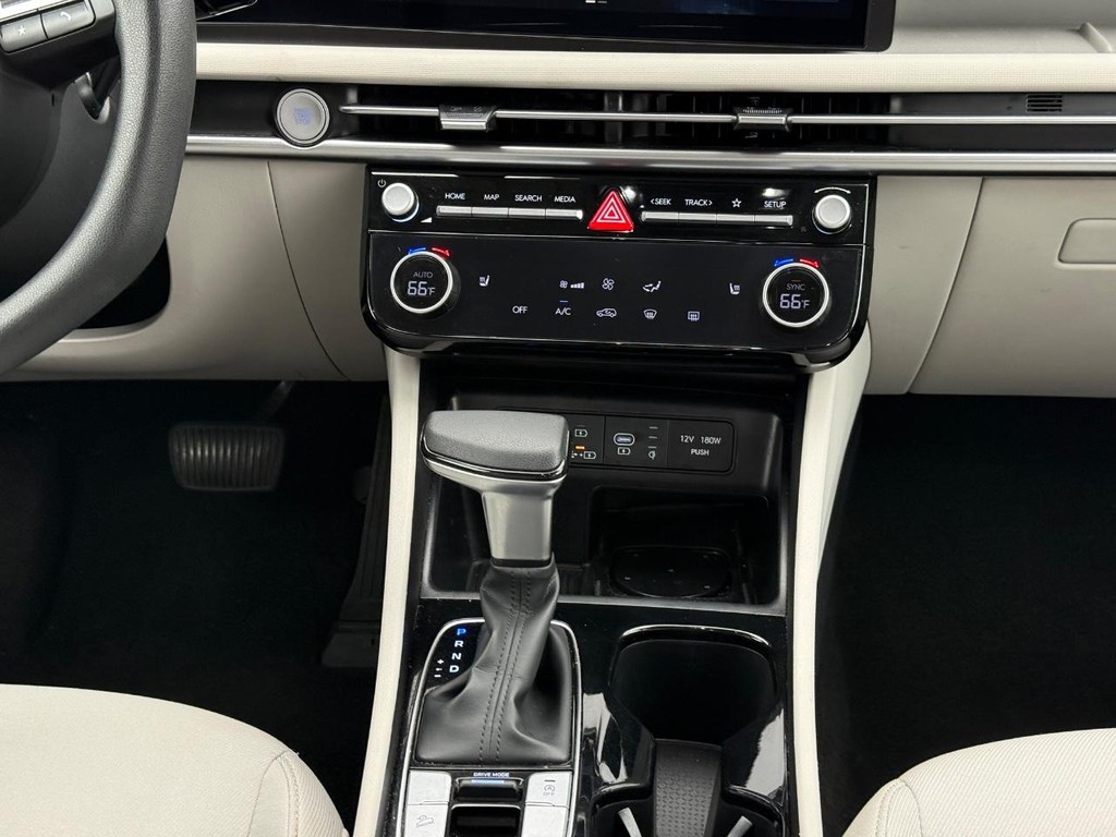 Hyundai Tucson Vehicle Full-screen Gallery Image 10