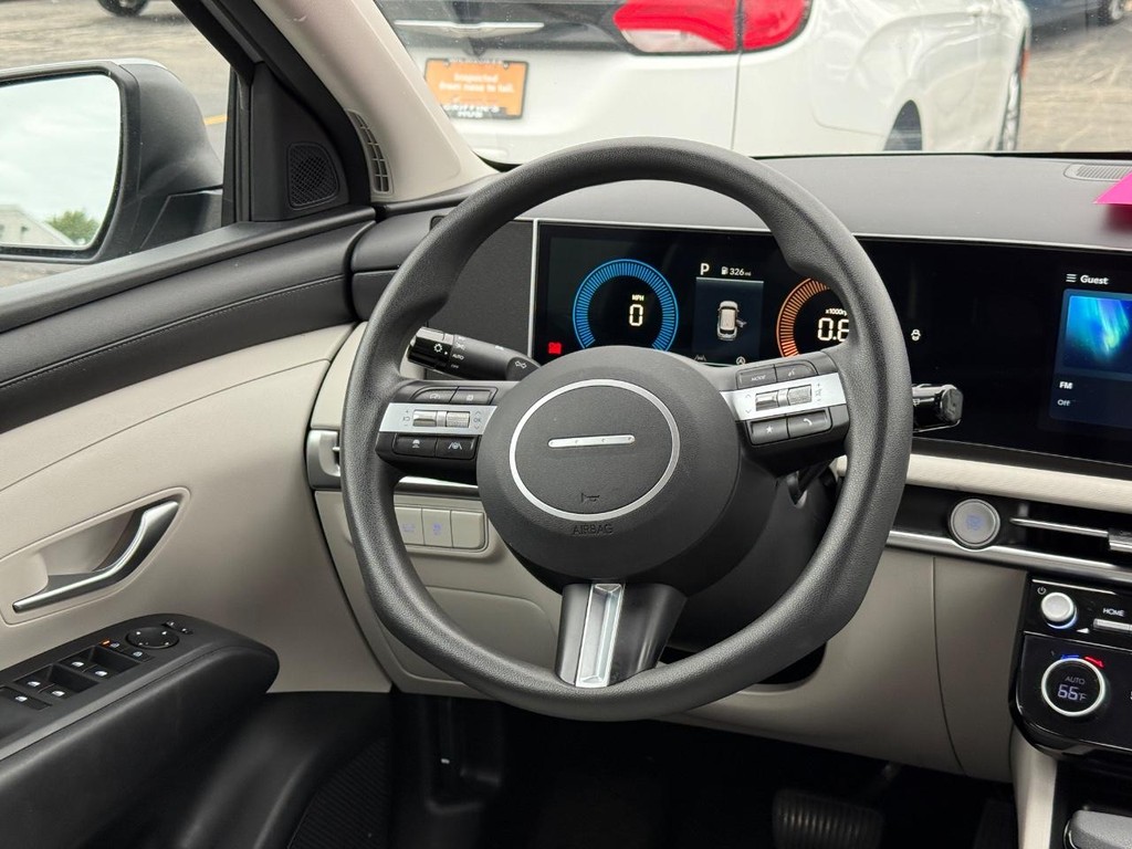 Hyundai Tucson Vehicle Full-screen Gallery Image 11