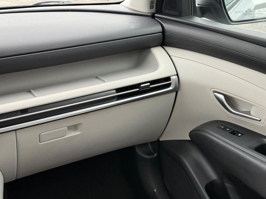 Hyundai Tucson Vehicle Full-screen Gallery Image 12