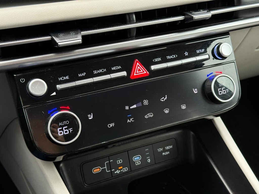 Hyundai Tucson Vehicle Full-screen Gallery Image 18