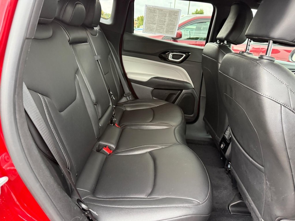 Jeep Compass Vehicle Full-screen Gallery Image 07