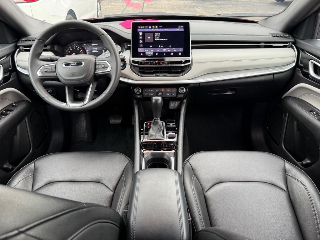 Jeep Compass Vehicle Full-screen Gallery Image 08