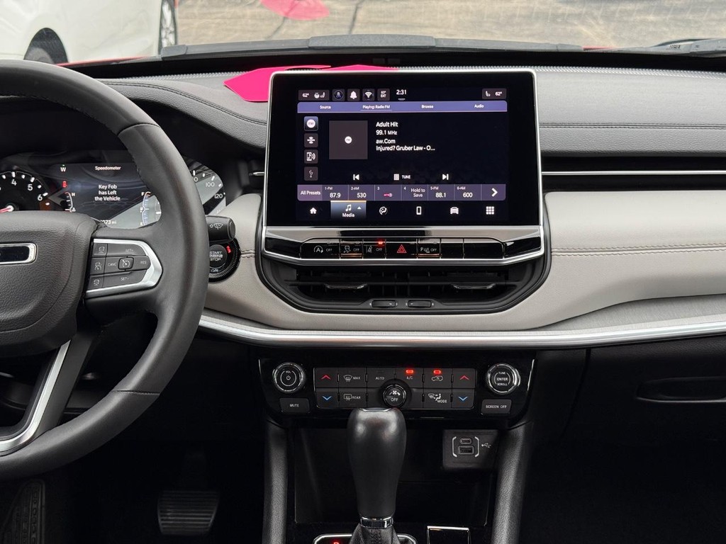 Jeep Compass Vehicle Full-screen Gallery Image 09