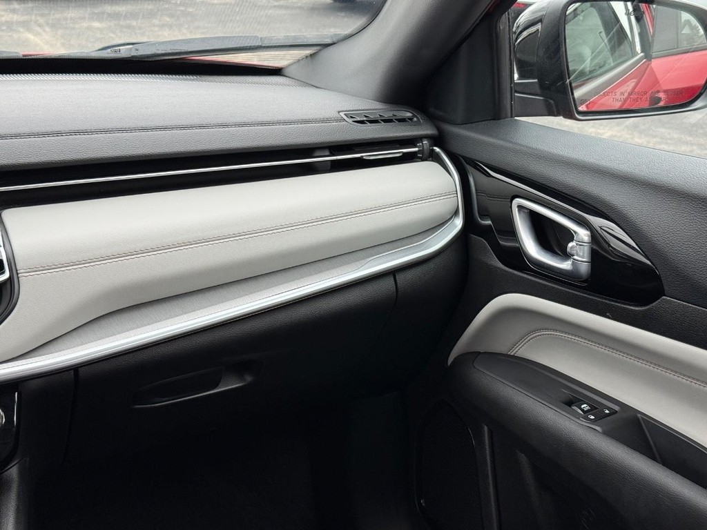 Jeep Compass Vehicle Full-screen Gallery Image 12
