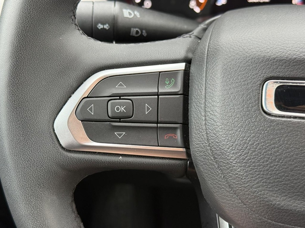 Jeep Compass Vehicle Full-screen Gallery Image 14