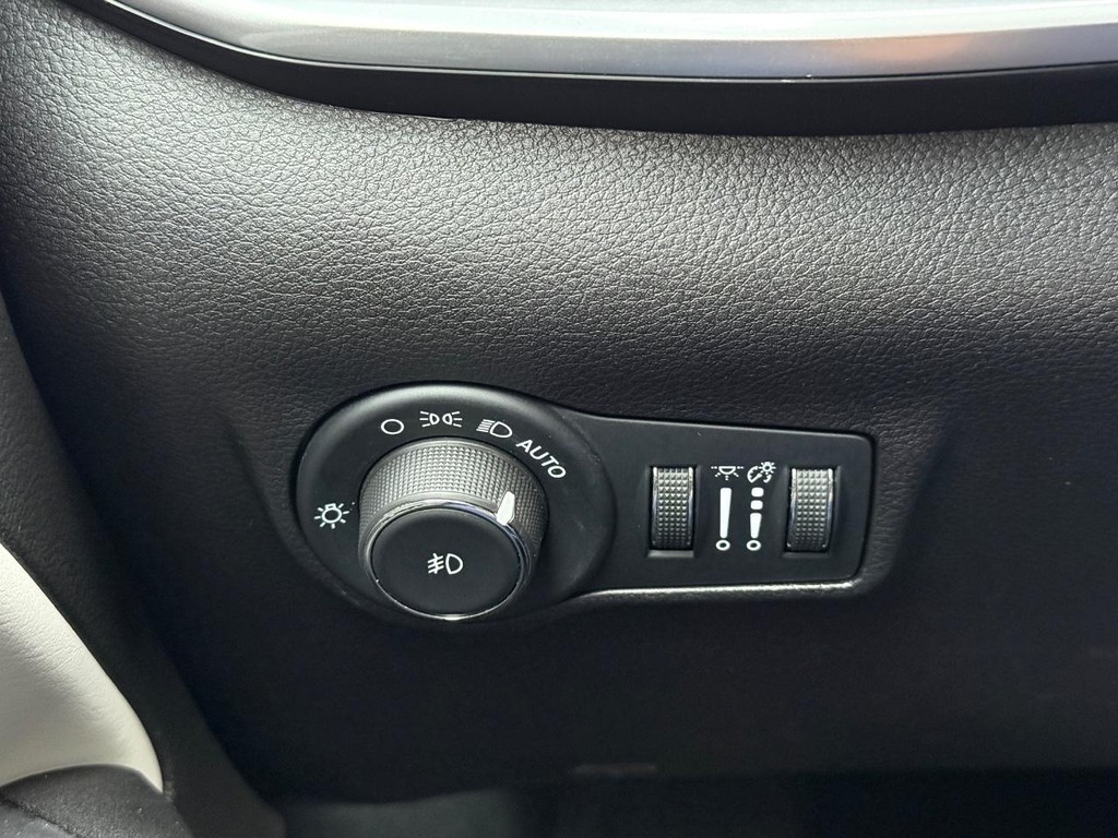 Jeep Compass Vehicle Full-screen Gallery Image 20