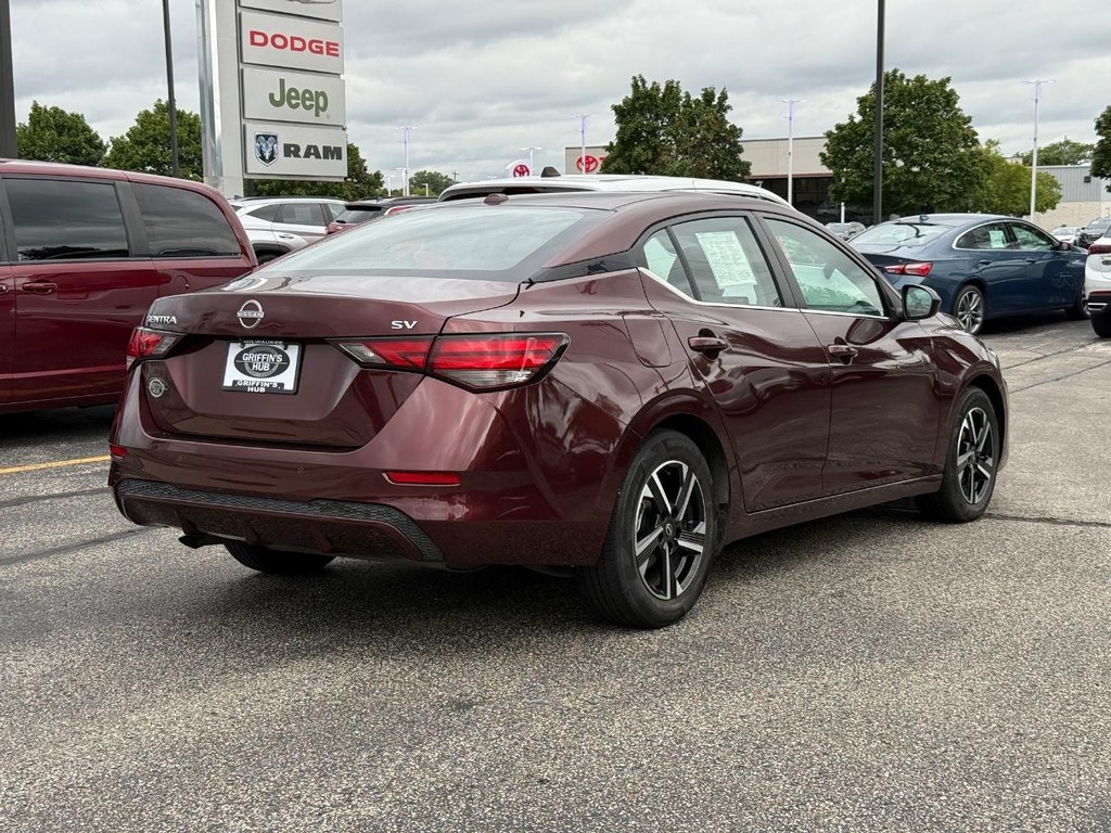 Nissan Sentra Vehicle Full-screen Gallery Image 03