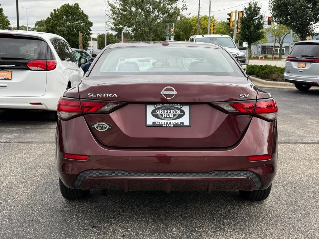 Nissan Sentra Vehicle Full-screen Gallery Image 04