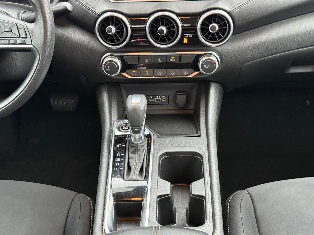 Nissan Sentra Vehicle Full-screen Gallery Image 10