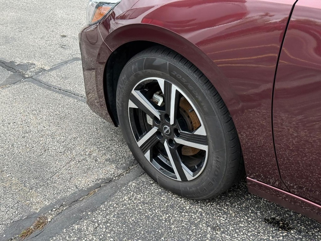 Nissan Sentra Vehicle Full-screen Gallery Image 13