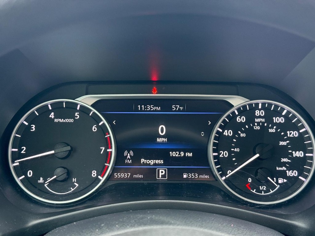Nissan Sentra Vehicle Full-screen Gallery Image 16